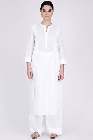 White Cotton Cambric Kurta Set by First Resort by Ramola Bachchan