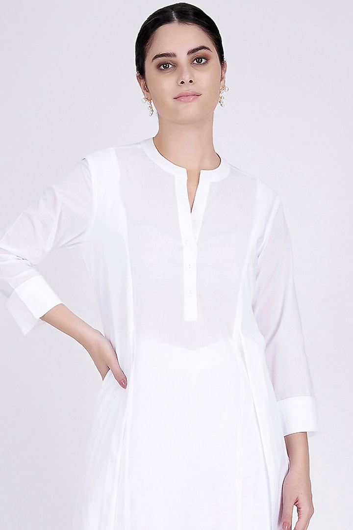 White Cotton Cambric Kurta Set by First Resort by Ramola Bachchan at Pernia's Pop Up Shop