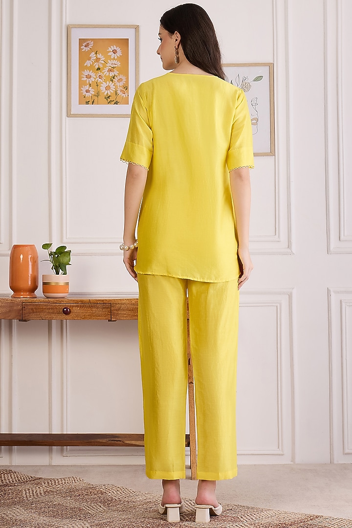 Yellow Chanderi Beaded Co-Ord Set by First Resort by Ramola Bachchan at Pernia's Pop Up Shop