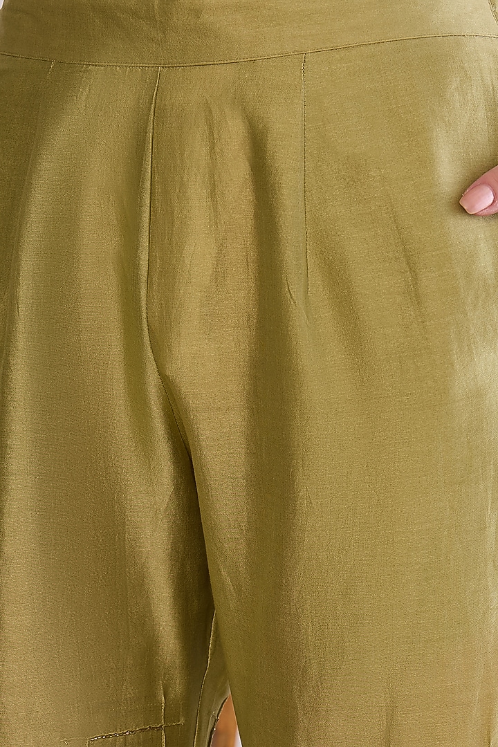 Lime Green Chanderi Embroidered Kurta Set by First Resort by Ramola Bachchan at Pernia's Pop Up Shop