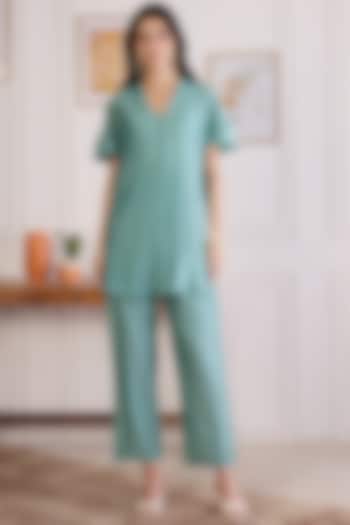 Sapphire Blue Chanderi Embroidered Kurta Set by First Resort by Ramola Bachchan at Pernia's Pop Up Shop