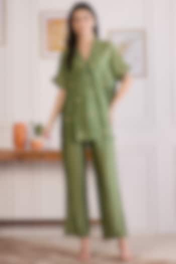 Mehendi Green Chanderi Hand Embroidered Co-Ord Set by First Resort by Ramola Bachchan at Pernia's Pop Up Shop