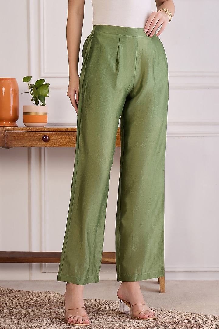 Mehendi Green Chanderi Hand Embroidered Co-Ord Set by First Resort by Ramola Bachchan at Pernia's Pop Up Shop