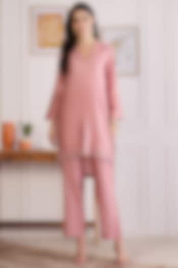 Carnation Pink Chanderi Cutwork Kurta Set by First Resort by Ramola Bachchan at Pernia's Pop Up Shop