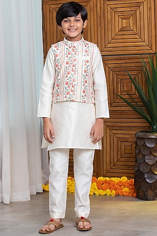 Ivory Chanderi Embroidered Kurta Set For Boys by Free Sparrow