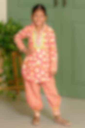 Pink Cotton Floral Printed Kurta Set For Girls by Free Sparrow at Pernia's Pop Up Shop