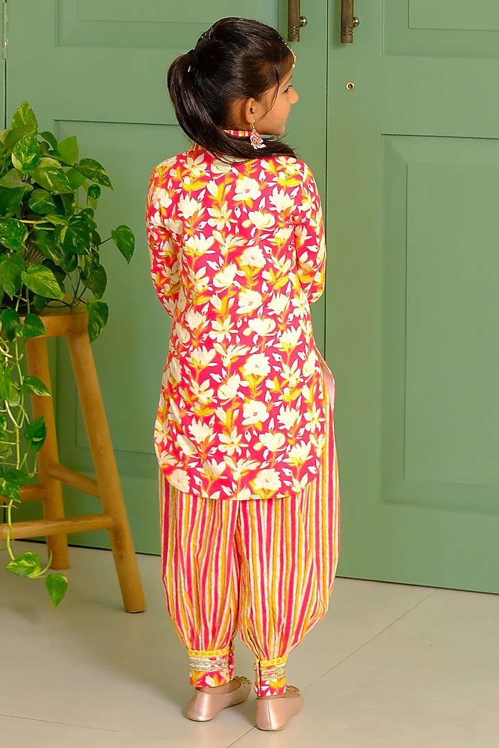 Pink Cotton Floral Printed Kurta Set For Girls by Free Sparrow at Pernia's Pop Up Shop