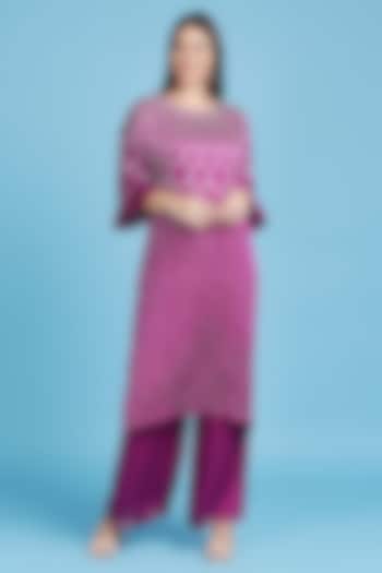 Magenta Bandhani Kurta set by ILAPTI at Pernia's Pop Up Shop