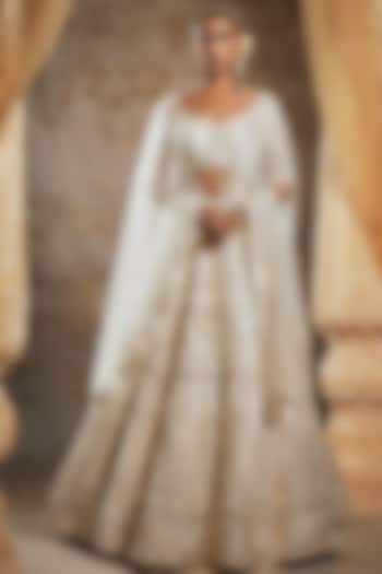 White & Gold Tulle Bridal Bridal Lehenga Set by Falguni Shane Peacock at Pernia's Pop Up Shop