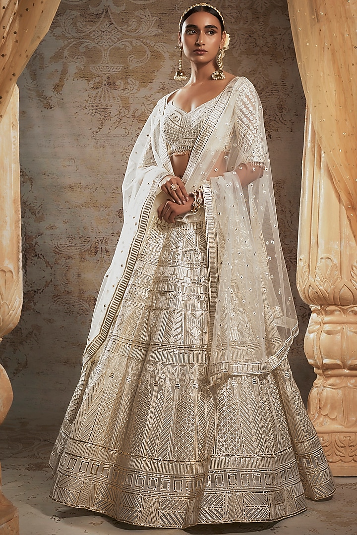 White & Gold Tulle Bridal Bridal Lehenga Set by Falguni Shane Peacock at Pernia's Pop Up Shop