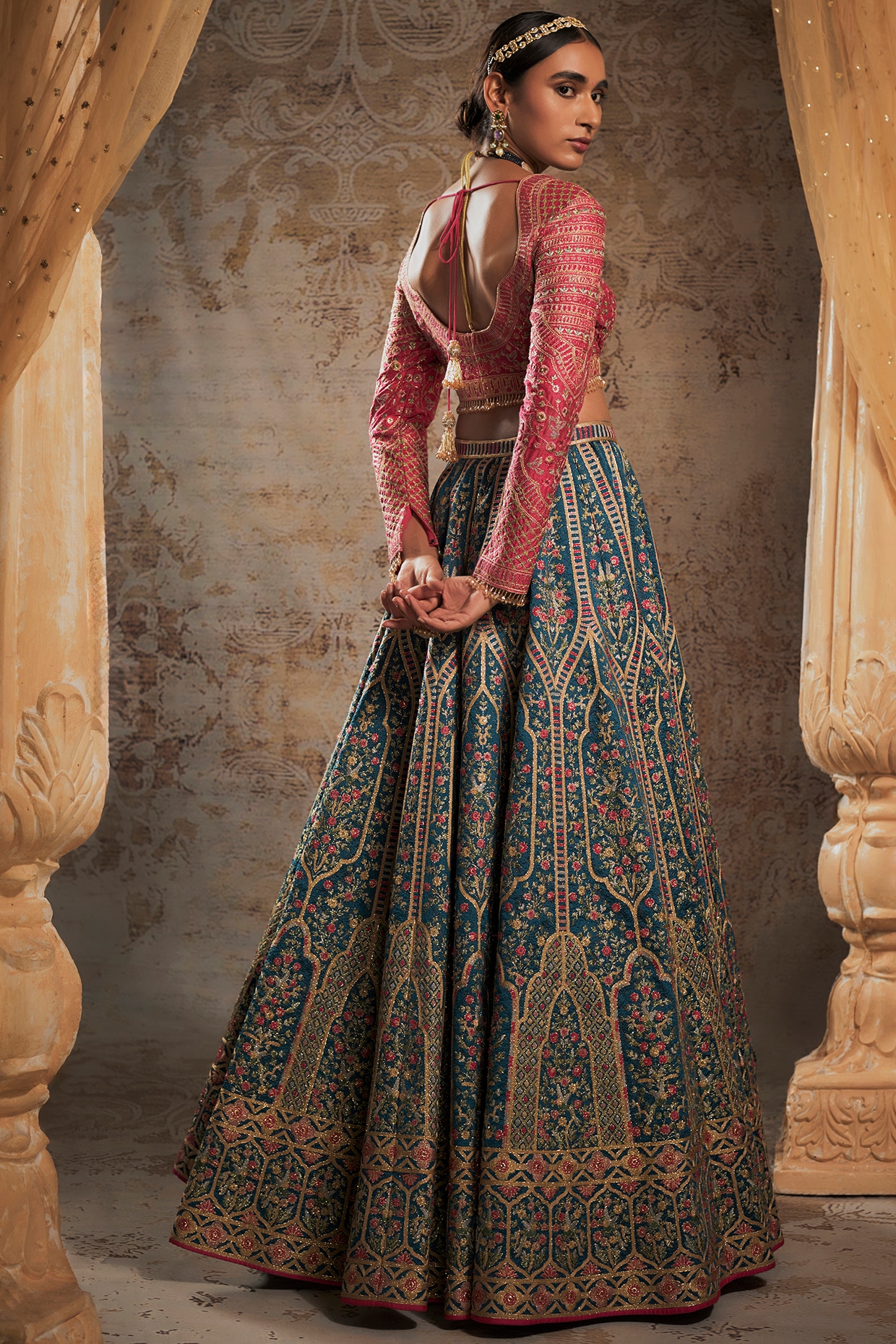 Blue Tulle Bridal Bridal Lehenga Set by Falguni Shane Peacock at Pernia s Pop Up Shop 2024