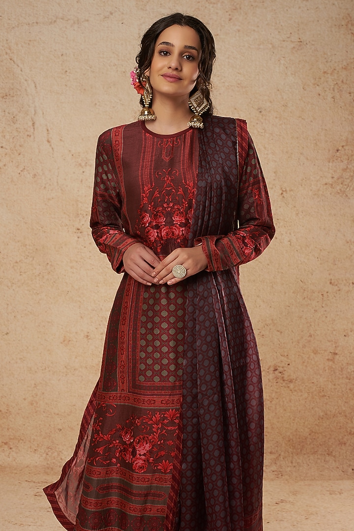 Red Printed Kurta Set by Falguni Shane Peacock India at Pernia's Pop Up Shop