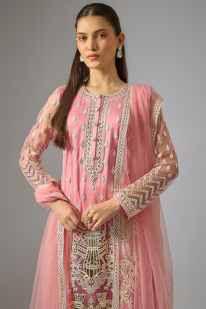 Pink Crepe Foil Embroidered Straight Kurta Set by Falguni Shane Peacock India at Pernia's Pop Up Shop