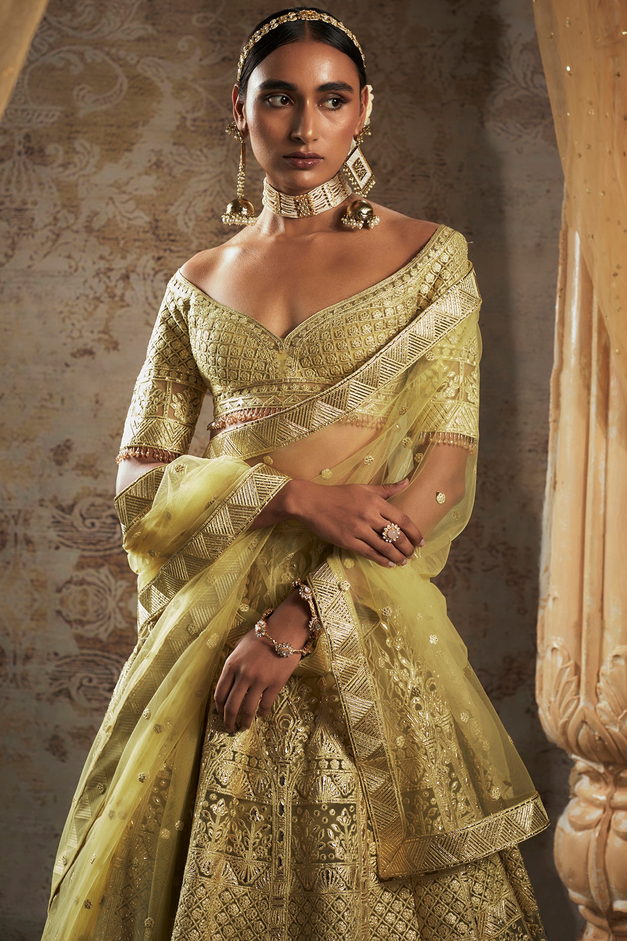 Suhana Khan Is Giving 'Rishta Pakka' Vibes Flaunting Her Eternal Beauty In  This Falguni Shane Peacock's Off-White Chikankari Kurta Set, Even Shah Rukh  Khan Would Melt After Seeing Her!