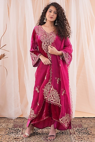Raspberry Pink Velvet Zari Embroidered Kaftan Kurta Set by Farha Syed