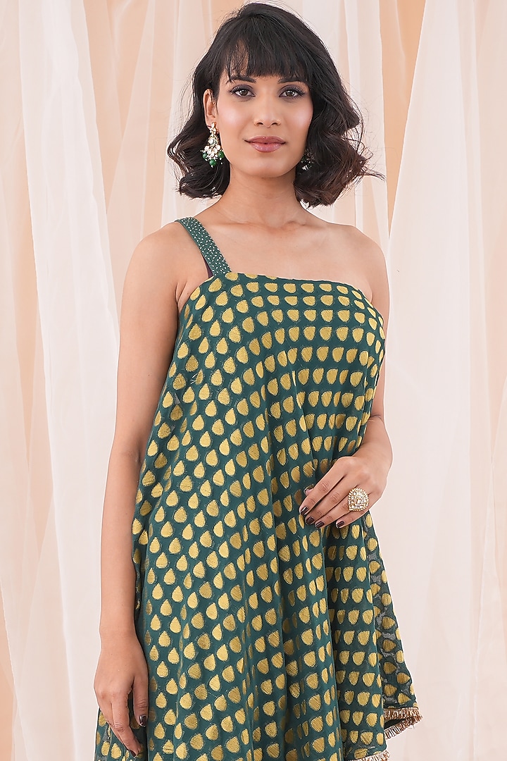 Green Banarasi Georgette Hand Embroidered Kaftan Set by Farha Syed at Pernia's Pop Up Shop