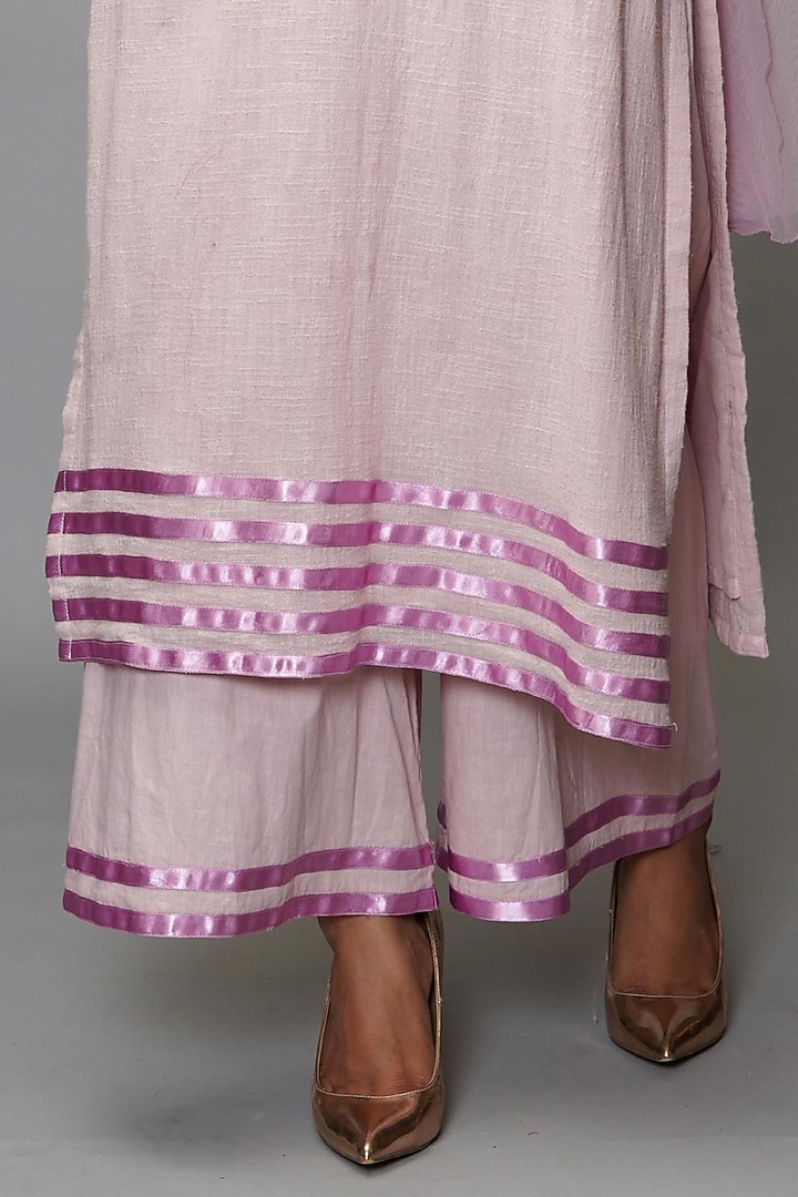 Lilac Hand Embroidered Kurta Set by Farha Syed at Pernia's Pop Up Shop