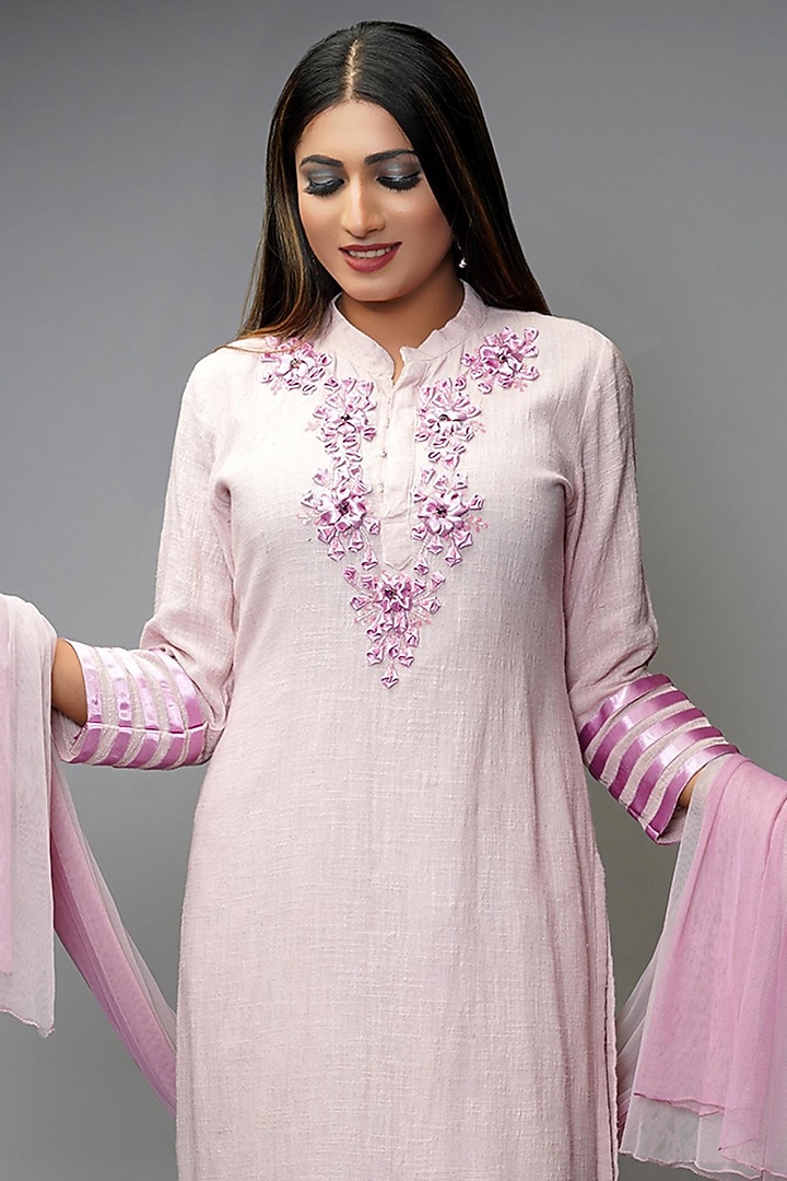 Lilac Hand Embroidered Kurta Set by Farha Syed at Pernia's Pop Up Shop