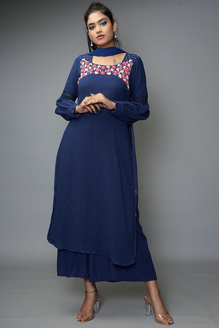 Midnight Blue Hand Embroidered Kurta Set by Farha Syed at Pernia's Pop Up Shop