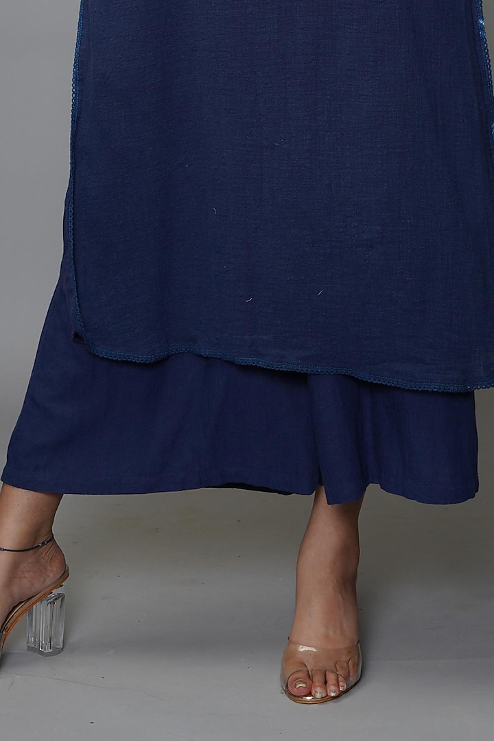 Midnight Blue Hand Embroidered Kurta Set by Farha Syed at Pernia's Pop Up Shop