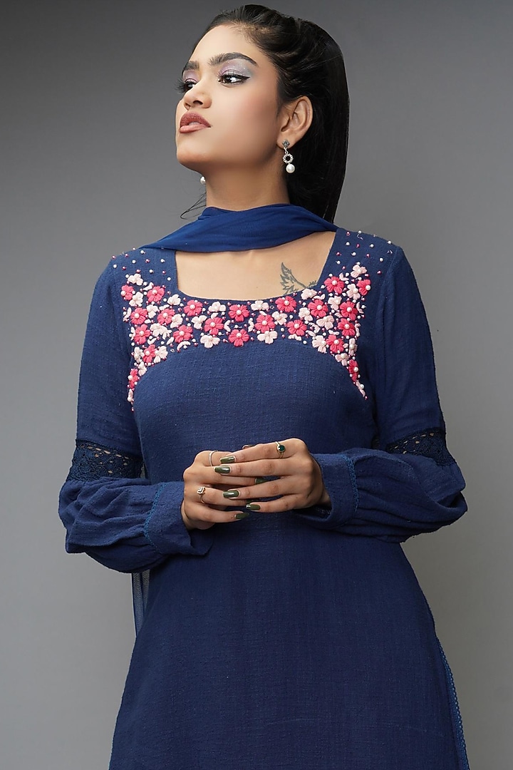 Midnight Blue Hand Embroidered Kurta Set by Farha Syed at Pernia's Pop Up Shop