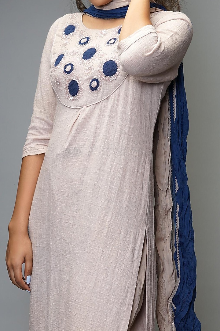 Nude Pink Hand Embroidered Kurta Set by Farha Syed at Pernia's Pop Up Shop