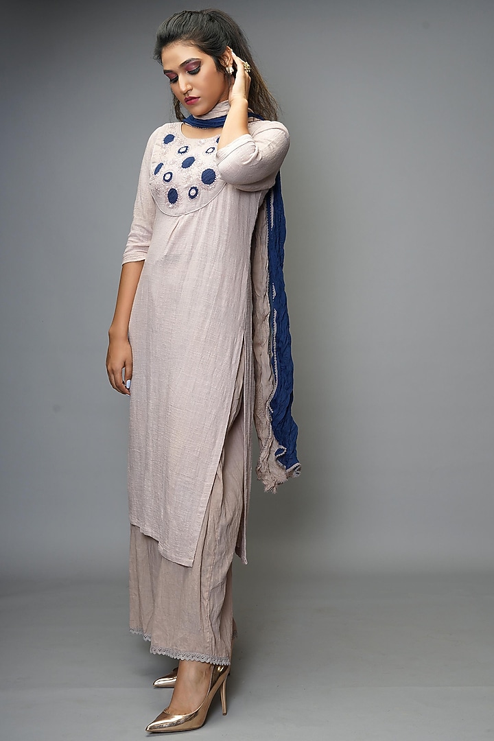 Nude Pink Hand Embroidered Kurta Set by Farha Syed at Pernia's Pop Up Shop