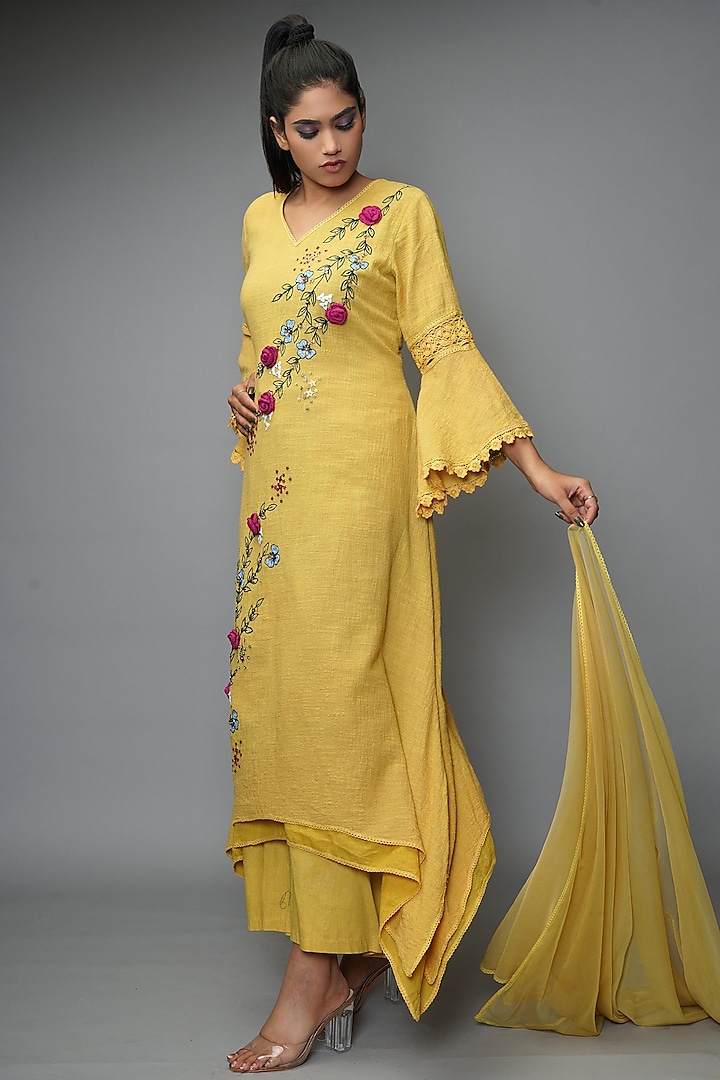 Butterscotch Yellow Hand Embroidered Kurta Set by Farha Syed