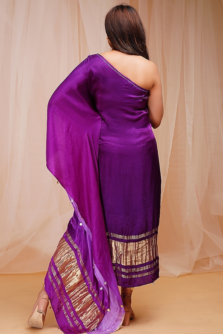 Violet Embroidered Kaftan by Farha Syed at Pernia's Pop Up Shop