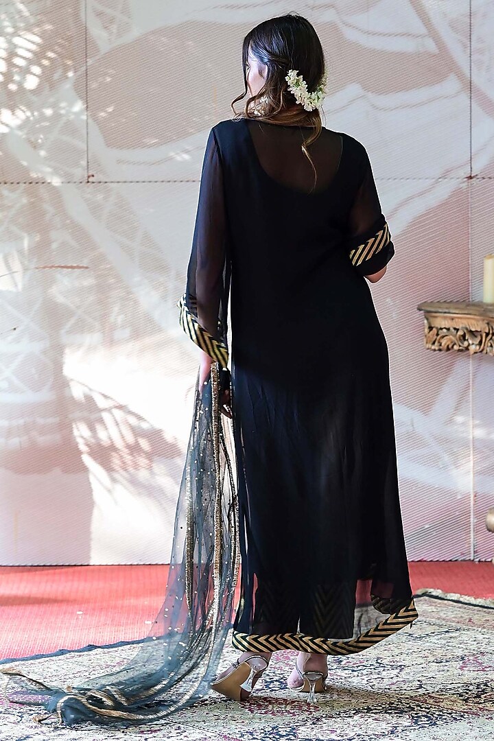 Black Georgette Hand Embroidered Kurta Set by Farha Syed at Pernia's Pop Up Shop