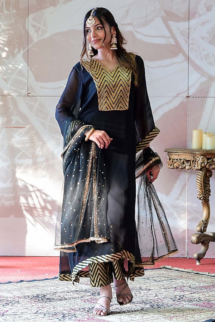 Black Georgette Hand Embroidered Kurta Set by Farha Syed at Pernia's Pop Up Shop