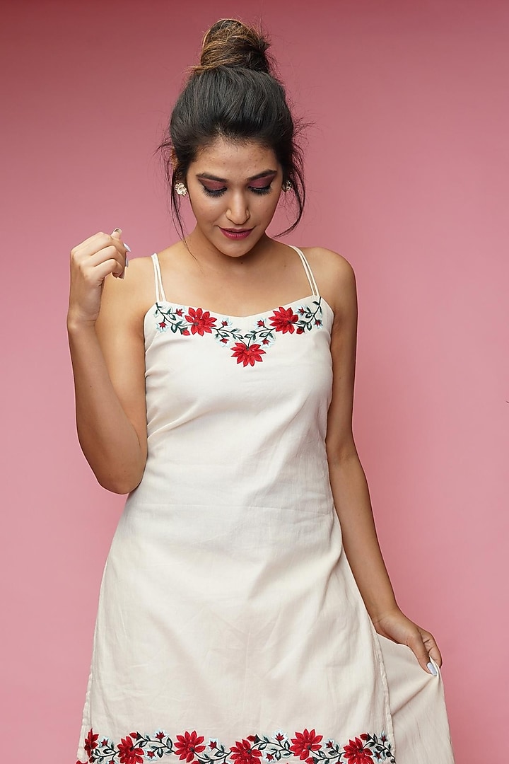 Cream Embroidered Kurta Set by Farha Syed at Pernia's Pop Up Shop