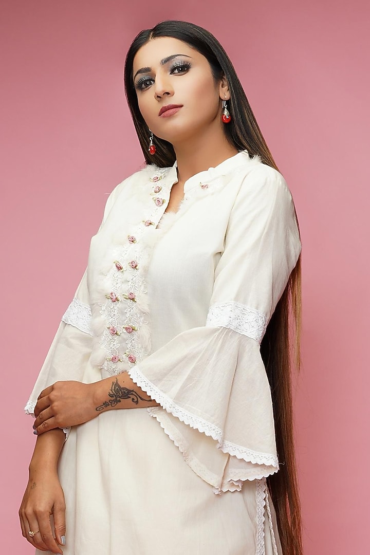 Cream Embellished Kurta Set by Farha Syed at Pernia's Pop Up Shop