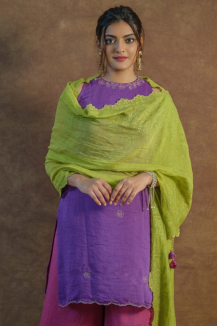Lilac Mul chanderi pearl embroidered lace detailing in kurta paired with cotton pants and mul chanderi applique work dupatta - Set of 4 main image 1