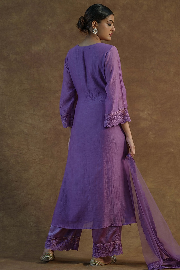 Purple Mul Chanderi Silk Embroidered Kurta Set by Farha Syed at Pernia's Pop Up Shop