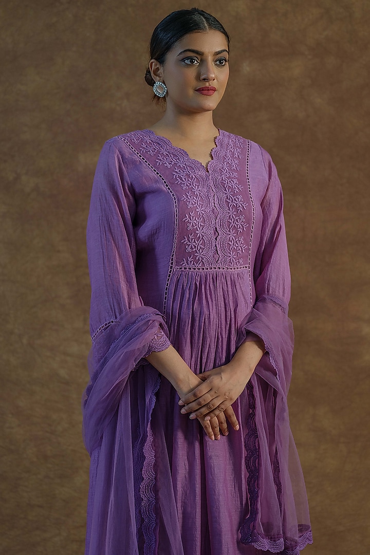 Purple Mul Chanderi Silk Embroidered Kurta Set by Farha Syed at Pernia's Pop Up Shop