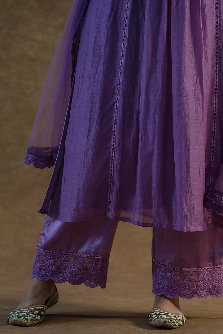 Purple Mul Chanderi Silk Embroidered Kurta Set by Farha Syed at Pernia's Pop Up Shop