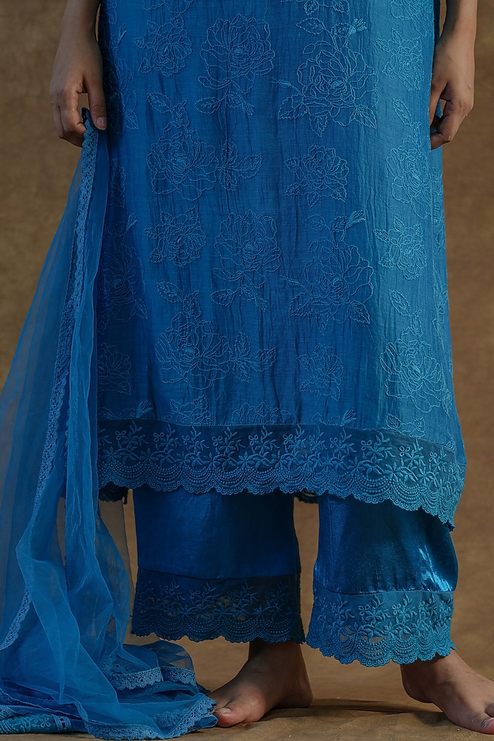 Teal Blue Mul Chanderi Silk Embroidered Kurta Set by Farha Syed at Pernia's Pop Up Shop