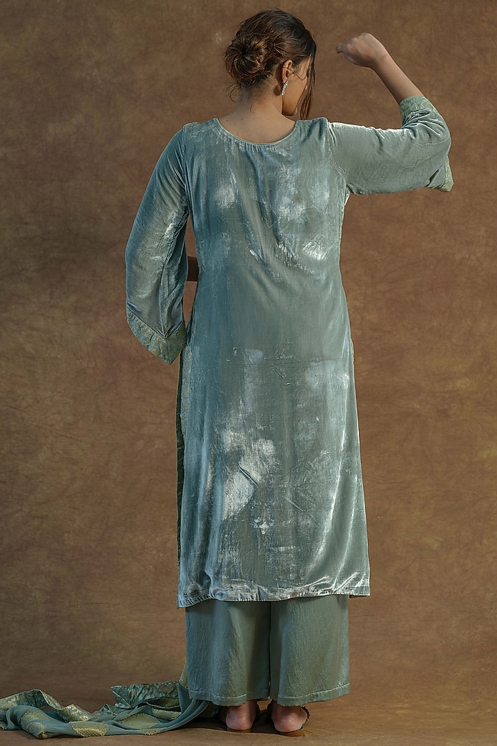 Greyish Green Silk Velvet Embroidered Kurta Set by Farha Syed at Pernia's Pop Up Shop