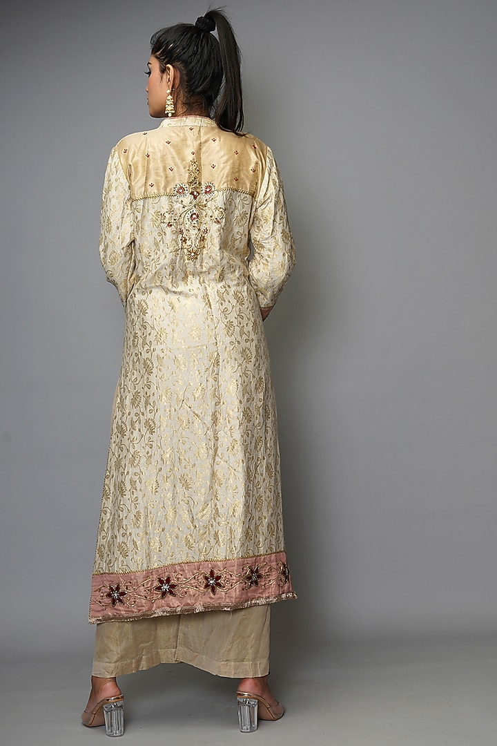 Parchment White Embroidered Kurta Set by Farha Syed at Pernia's Pop Up Shop