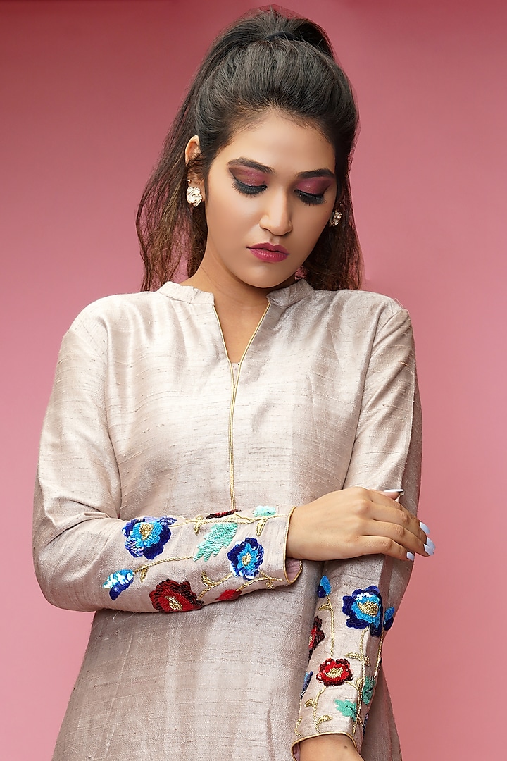 Light Mauve Embroidered Kurta Set by Farha Syed at Pernia's Pop Up Shop