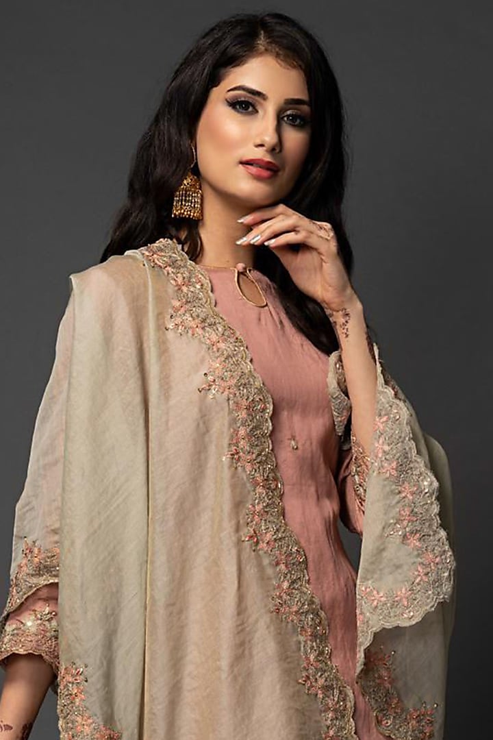 Peachish Pink Embroidered Kurta Set by Farha Syed at Pernia's Pop Up Shop