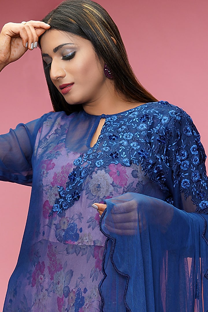 Navy Blue Embroidered Kurta Set by Farha Syed at Pernia's Pop Up Shop
