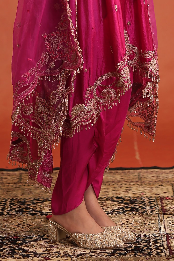 Magenta Pink Silk Zardosi Hand Embroidered Kurta Set by Farha Syed at Pernia's Pop Up Shop