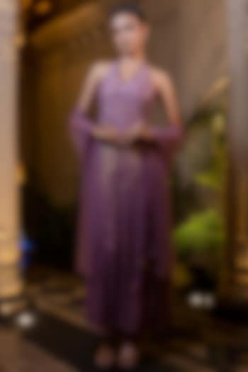 Lavender Chander Silk Pearl Hand Embroidered Kurta Set by Farha Syed at Pernia's Pop Up Shop