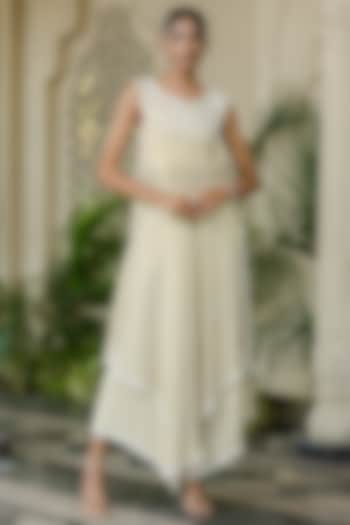 Ivory-Beige Tissue Chiffon Hand Embroidered Kurta Set by Farha Syed at Pernia's Pop Up Shop