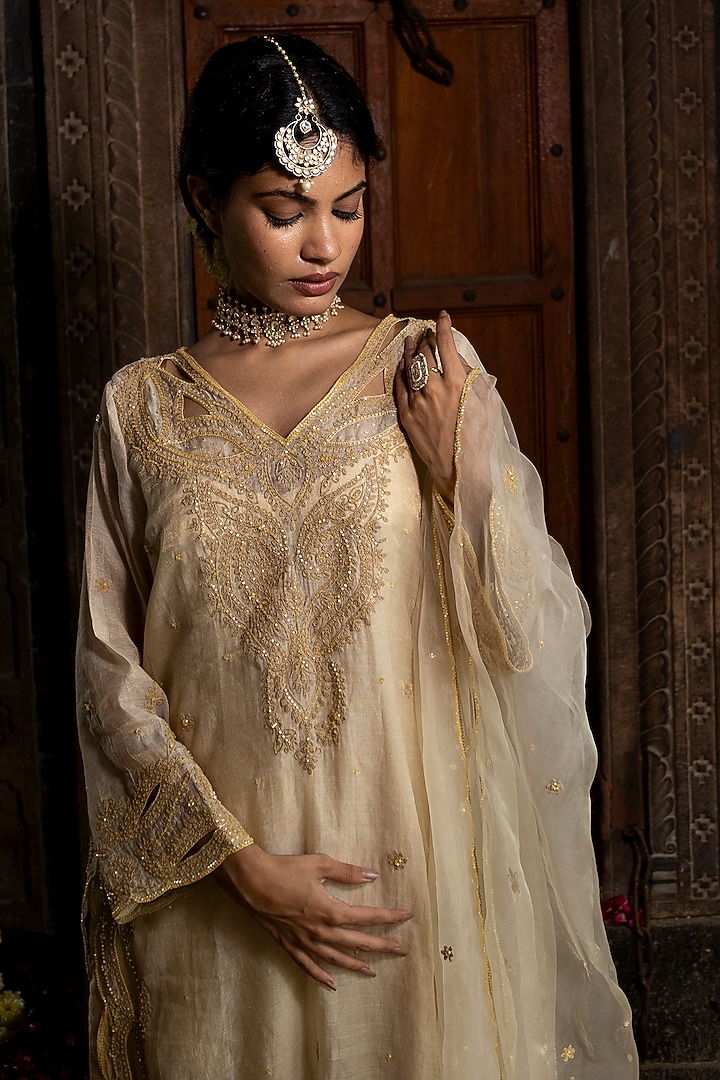 Beige Chanderi Silk Tissue Cutdana Hand Embroidered Kurta Set by Farha Syed at Pernia's Pop Up Shop