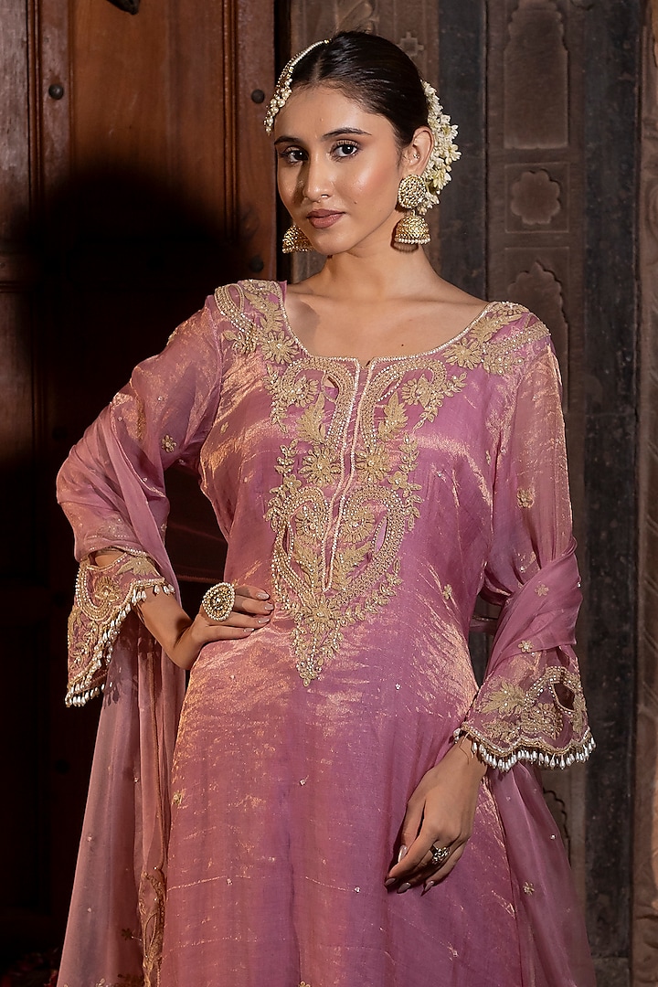 Pink Chanderi Silk Tissue Cutdana Hand Embroidered Kurta Set by Farha Syed at Pernia's Pop Up Shop