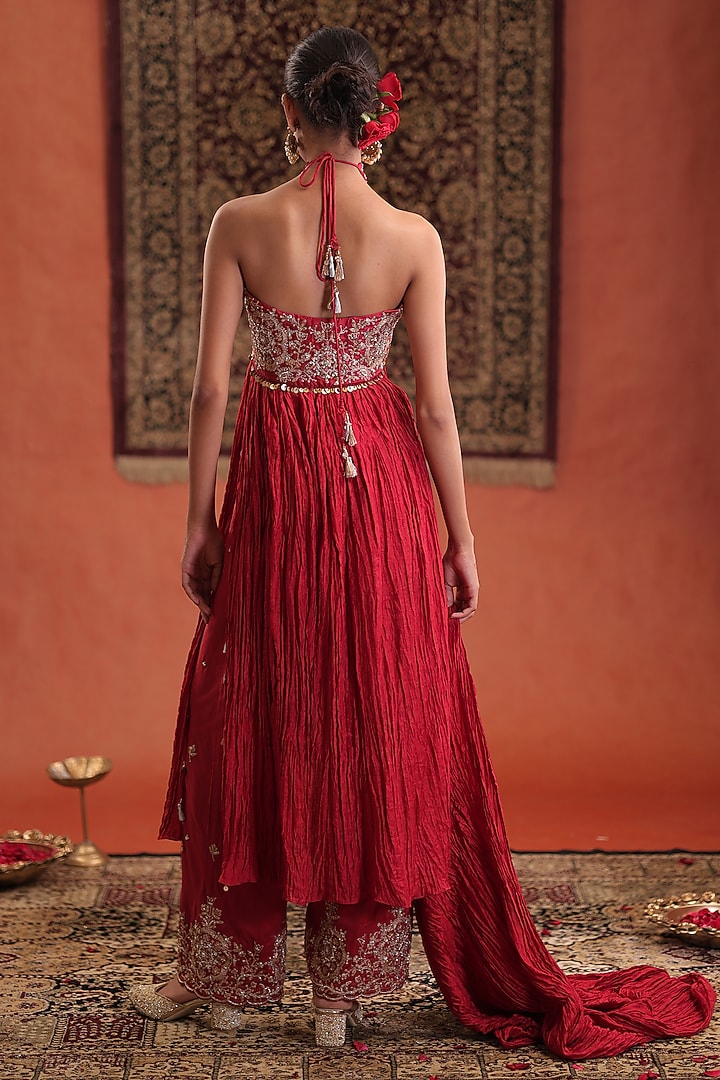 Red Silk & Crinkled Silk Hand Embroidered Kurta Set by Farha Syed at Pernia's Pop Up Shop