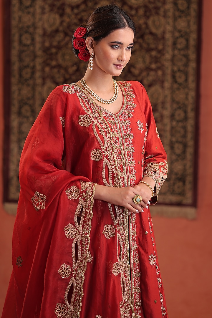 Scarlet Red Silk Hand Embroidered Kurta Set by Farha Syed at Pernia's Pop Up Shop